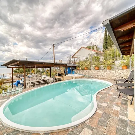 Magical View, Asproneri,