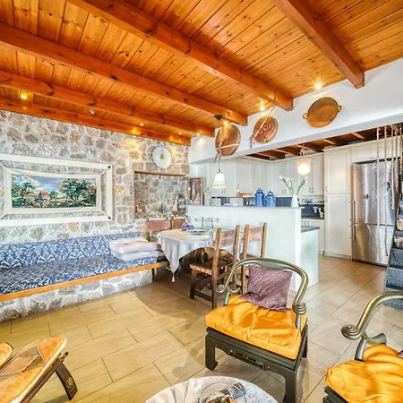 Magical View, Asproneri,